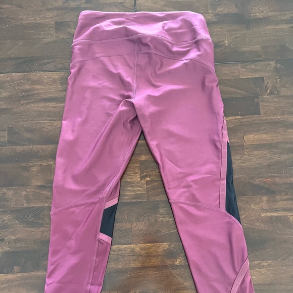 Under Armor Heat Gear Compression Capri Leggings - Picture 3 of 3